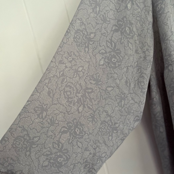 Violet & Claire Gray Floral Tunic Blouse Size 3X - Picture 5 of 9